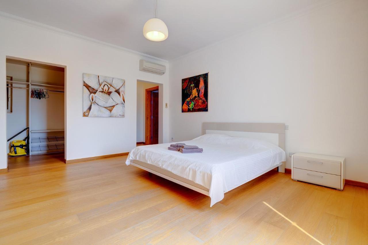 Seafront Apartment In Sliema With Pool, Upmarket Complex Eksteriør bilde