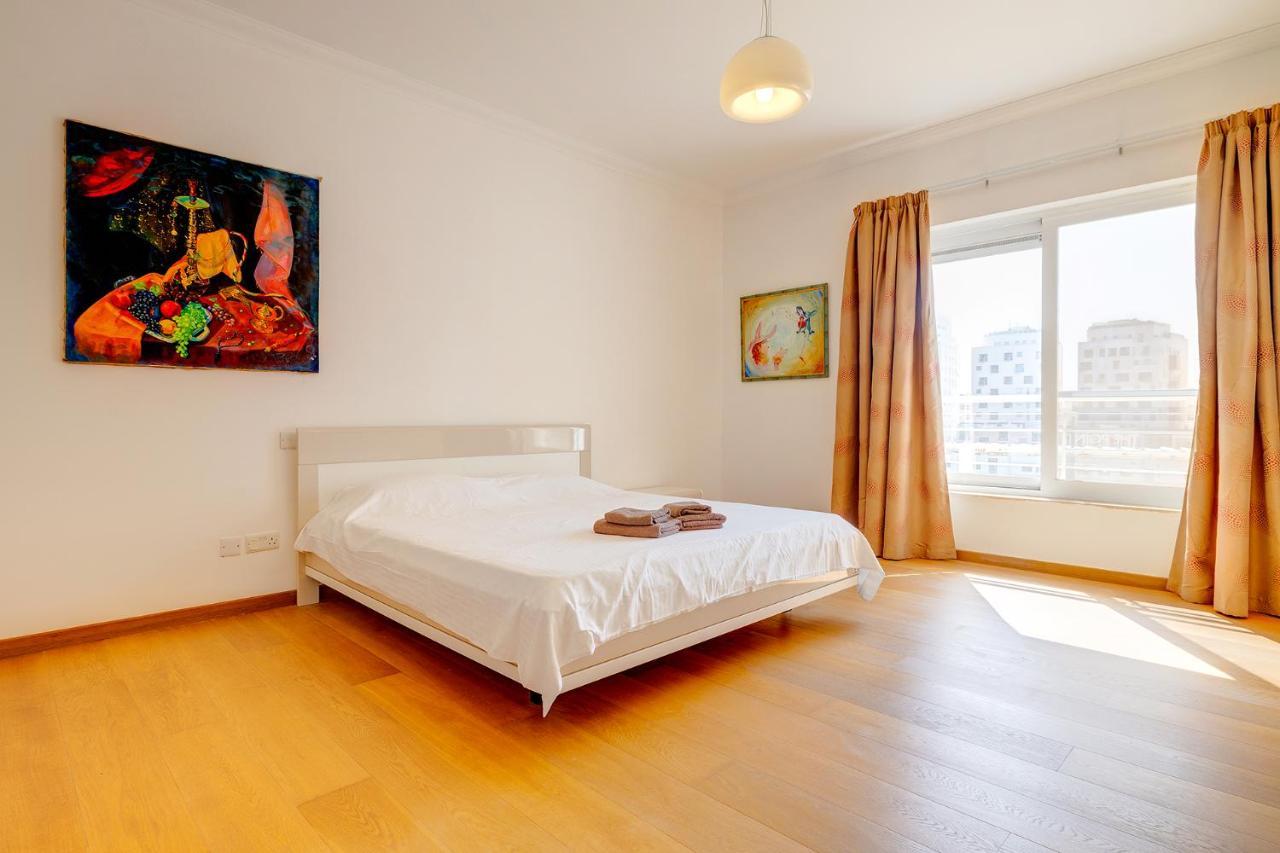 Seafront Apartment In Sliema With Pool, Upmarket Complex Eksteriør bilde